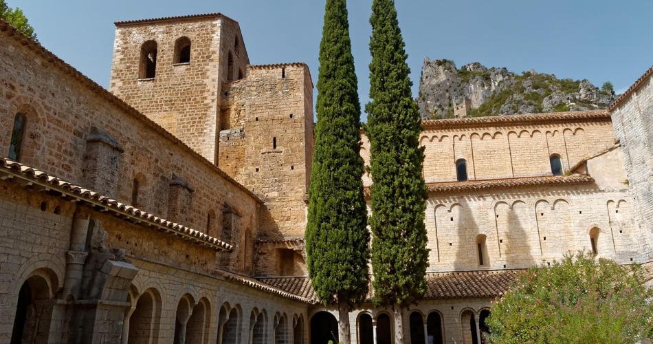 Saint-guilhem-le-désert-déesse incoming
