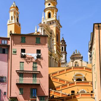 Menton buildings - Déesse incoming