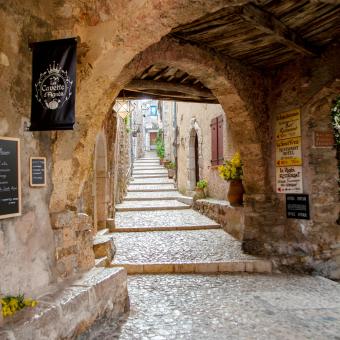 Roquebrune Cap Martin' - Deesse voyages.